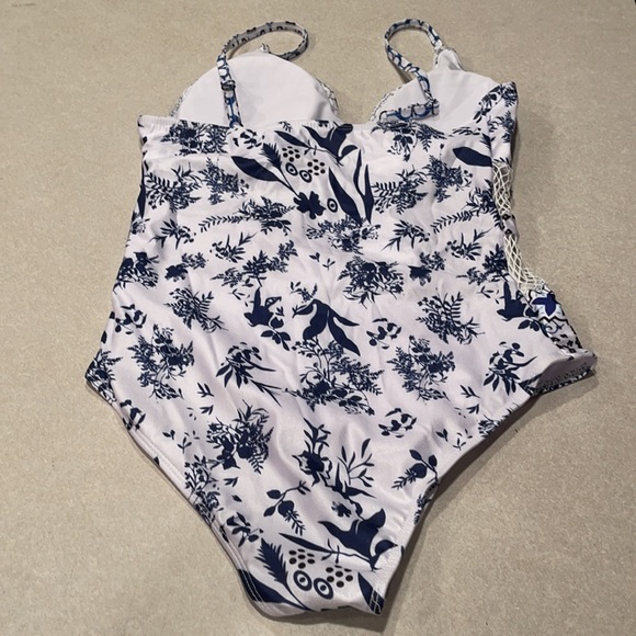 Blue & white 1 piece bathing suit medium NWOT - Picture 3 of 4